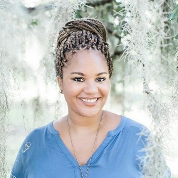 Meet your Posher, Nicole r. - Picture 1 of 1